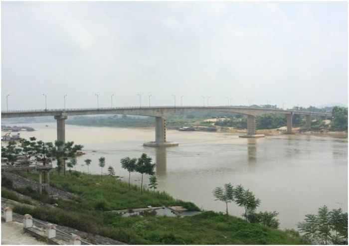  Cầu Sông Lô nối Phú Thọ và Tuyên Quang được đưa vào khai thác từ năm 2015. 