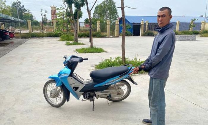 Đối tượng Nguyễn Văn Doanh cùng tang vật vụ án.