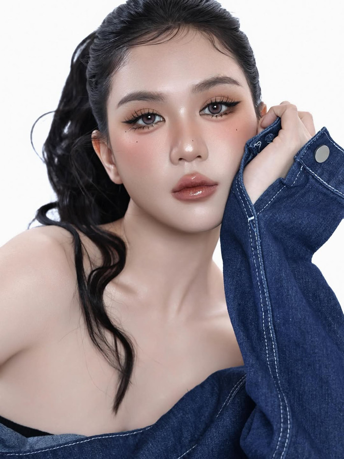 Ngọc Trinh tự tin tạo dáng trước ống kính. Ảnh: IGNV