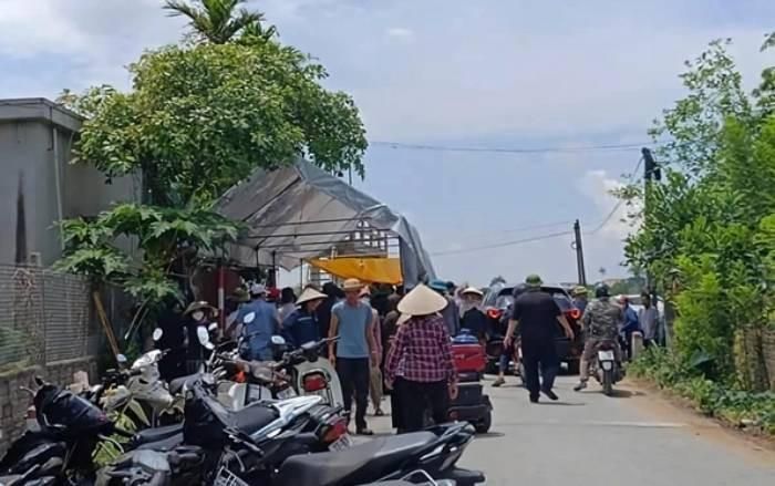 Theo hồ sơ vụ án, ngày 5/3/2009, người dân thôn Thành Thắng, xã Luận Thành, huyện Thường Xuân (Thanh Hóa - cũ) bàng hoàng khi hay tin vụ án mạng đau lòng xảy ra tại địa phương. Theo lời kể của bà Đ. T. N. ở thôn Thành Thắng, lúc đó là gần trưa, nhà bà đang ăn cơm thì thấy có tiếng la thất thanh bên nhà hàng xóm. Khi hai mẹ con bà chạy sang thì thấy người vợ tên H. đã cứng ngắc, trên miệng có rất nhiều bọt. Còn người chồng thì không ngừng gào khóc bên thi thể vợ." (Ảnh minh họa, nguồn internet)