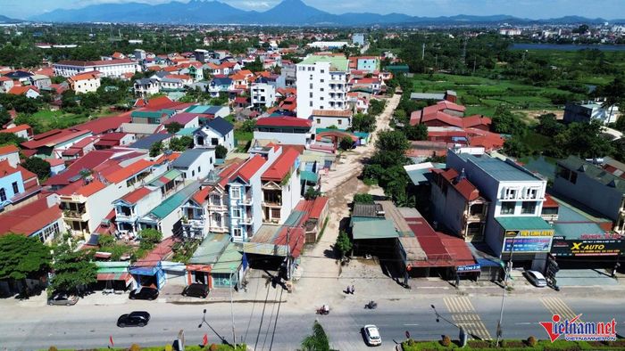 Tuyến đường dài hơn 400m nối QL2 tới đường Hoàng Quốc Việt, phường Phúc Yên, tỉnh Phú Thọ gần 16 năm chưa hoàn thành. Ảnh: Thiệu Vũ