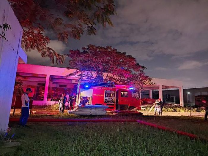 Xe chữa cháy chuyên dụng được huy động đến hiện trường