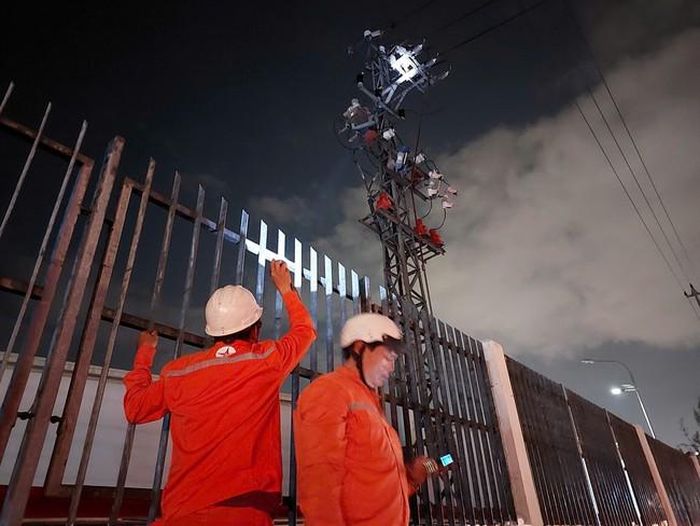Đến 19 giờ 30 cùng ngày, ngành điện Đà Nẵng đã khắc phục sự cố, đóng điện trở lại cho người dân