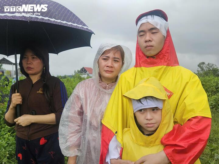 Con út của anh Khôi, chị Thùy mới 10 tuổi.