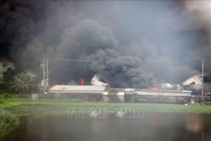 Hiện trường đám cháy tại thôn Đông Tiến, xã Chấn Hưng, thành phố Hải Phòng sáng 14/12.