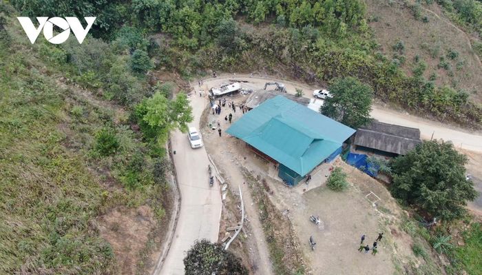 Nơi xảy ra tai nạn là đoạn đường bê tông cua hình chữ S gồm 2 đoạn cua liên tiếp, có độ dốc khoảng 18%.