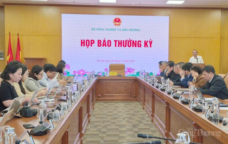 Họp báo thường kỳ tháng 11/2025 do Bộ Nông nghiệp và Môi trường tổ chức sáng 4/12. Ảnh: N.H