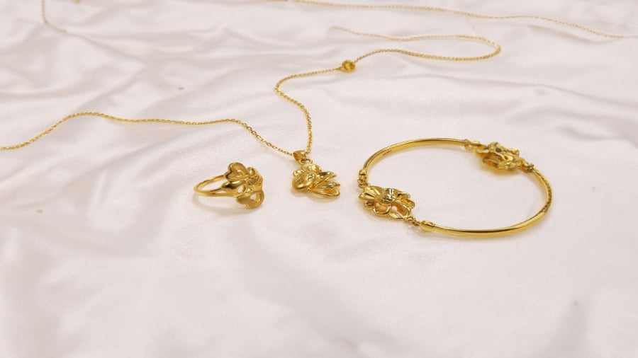 vang-trang-suc-dai-ky-nguoi-nnay-tan-gia-bai-san